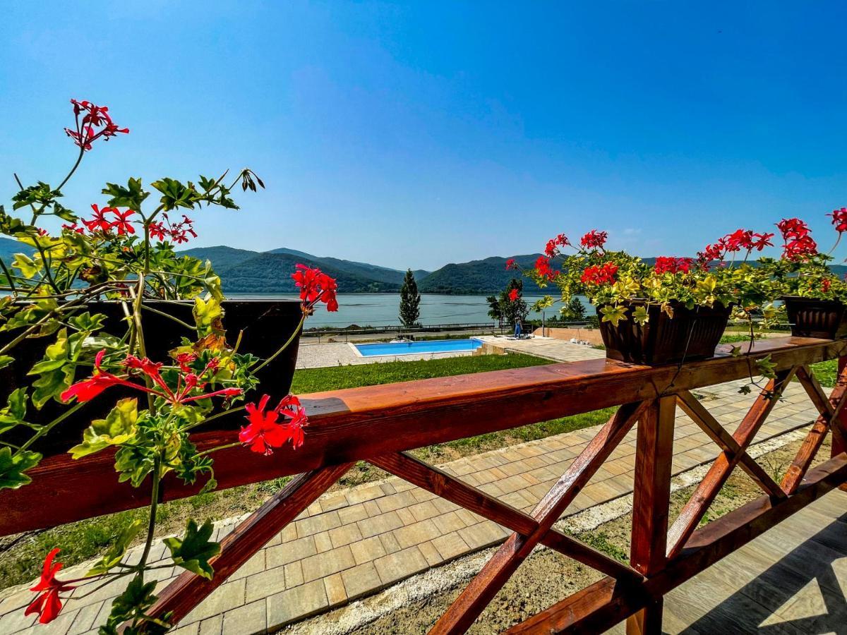Pensiunea Balkan Gornea Exterior photo